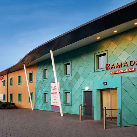 Ramada By Wyndham Cobham Hotel Cobham  Exterior photo