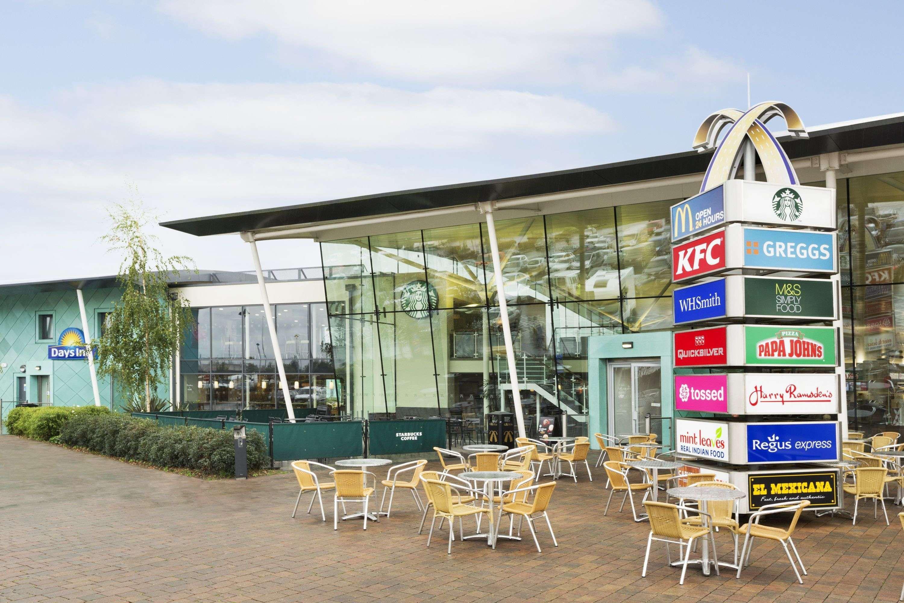 Ramada By Wyndham Cobham Hotel Cobham  Exterior photo