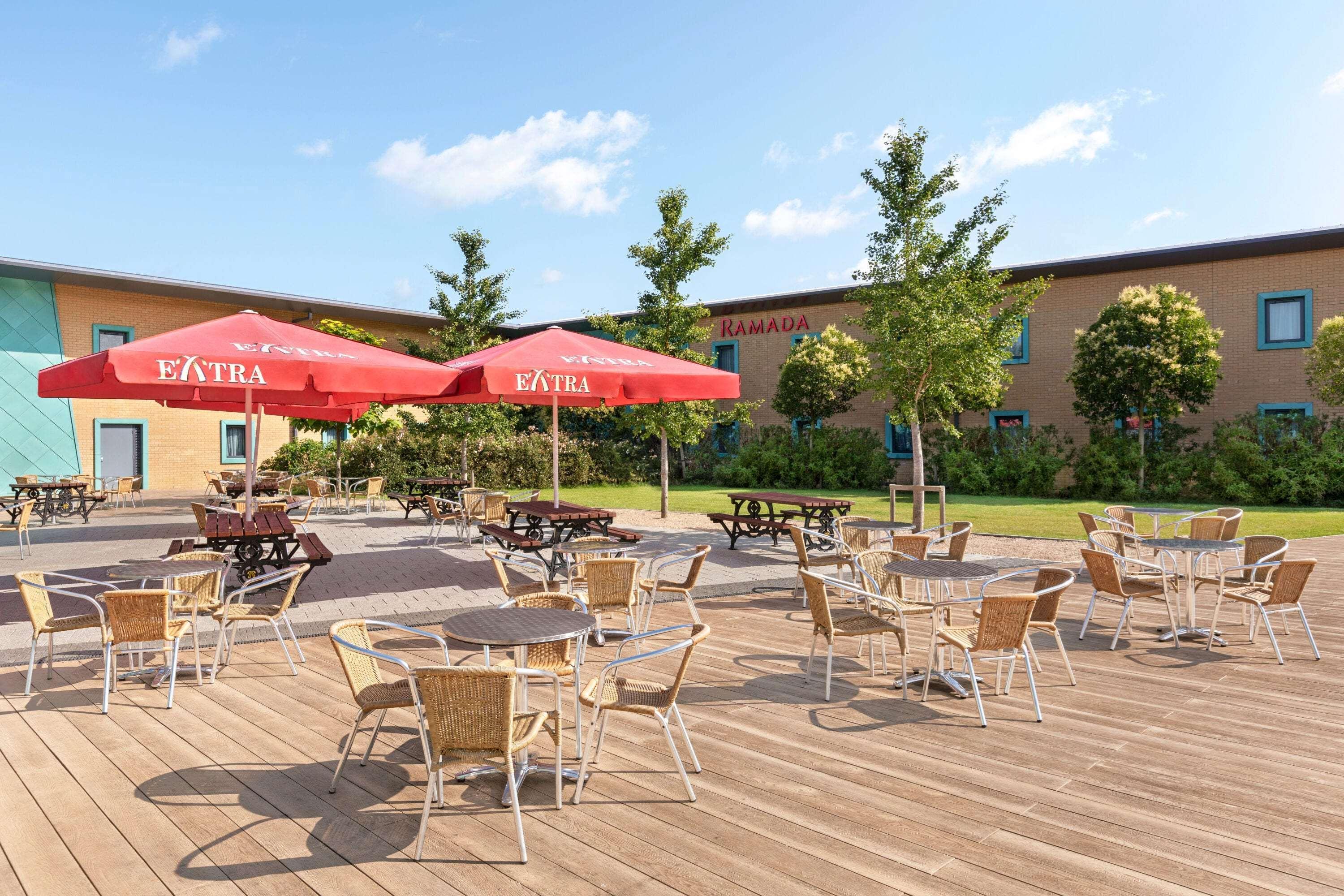 Ramada By Wyndham Cobham Hotel Cobham  Exterior photo