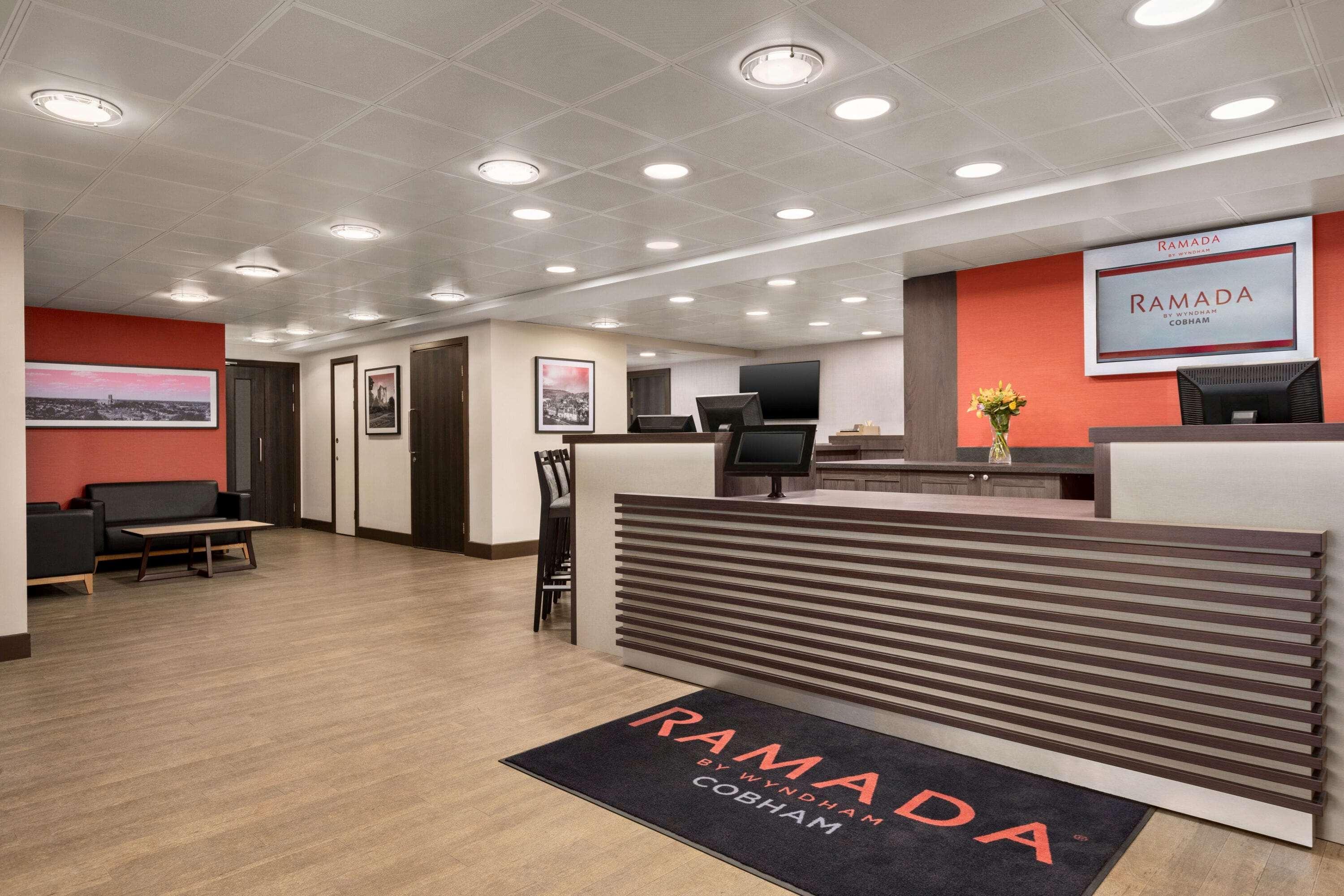 Ramada By Wyndham Cobham Hotel Cobham  Exterior photo