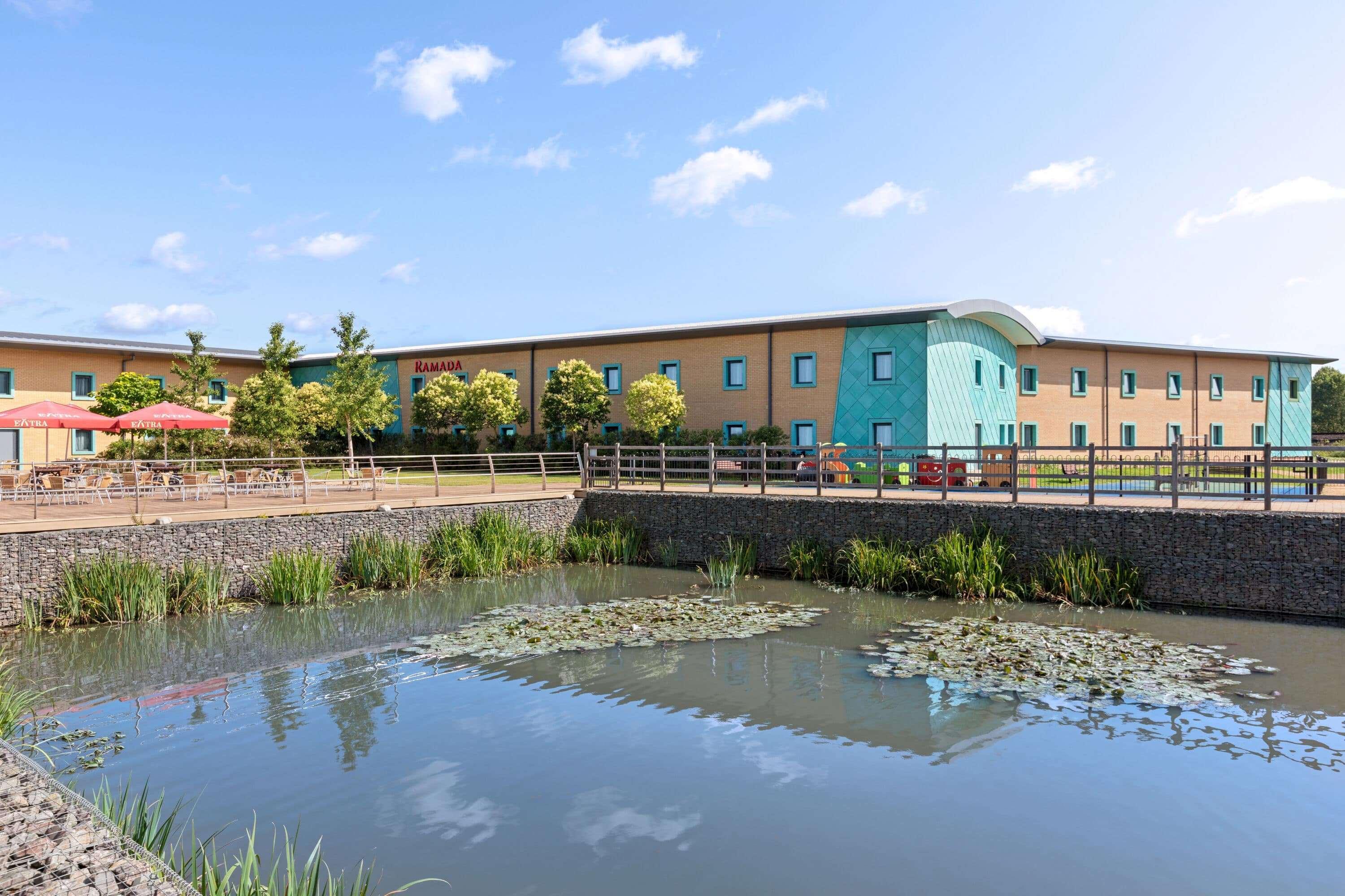 Ramada By Wyndham Cobham Hotel Cobham  Exterior photo