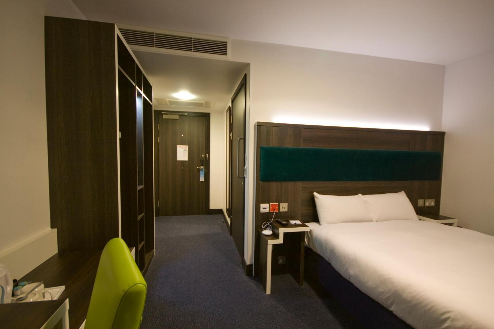 Ramada By Wyndham Cobham Hotel Cobham  Exterior photo