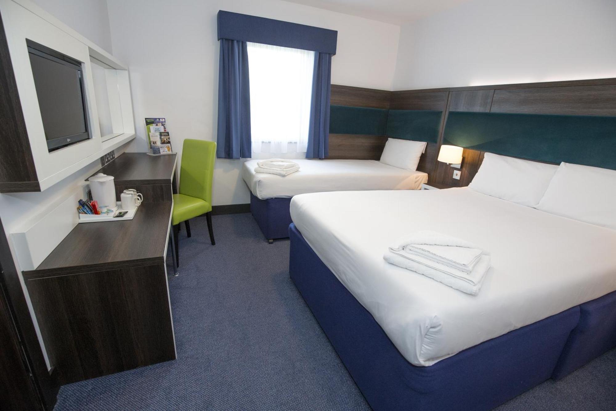 Ramada By Wyndham Cobham Hotel Cobham  Room photo