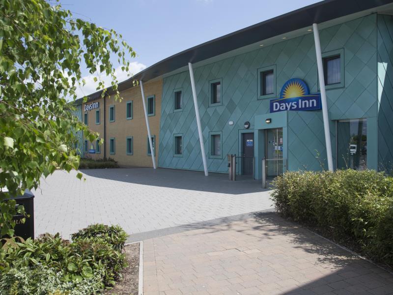 Ramada By Wyndham Cobham Hotel Cobham  Exterior photo