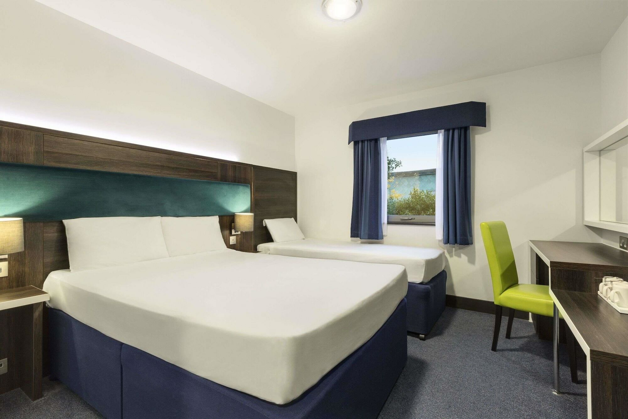 Ramada By Wyndham Cobham Hotel Cobham  Exterior photo