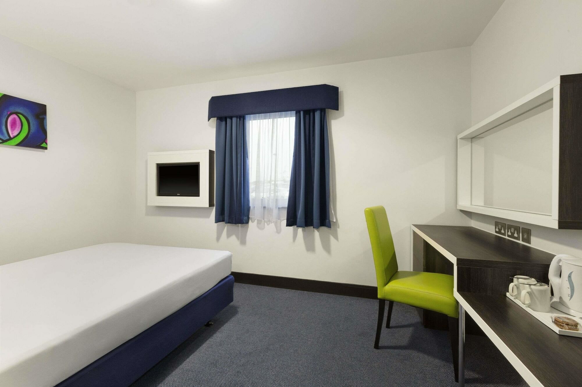 Ramada By Wyndham Cobham Hotel Cobham  Exterior photo