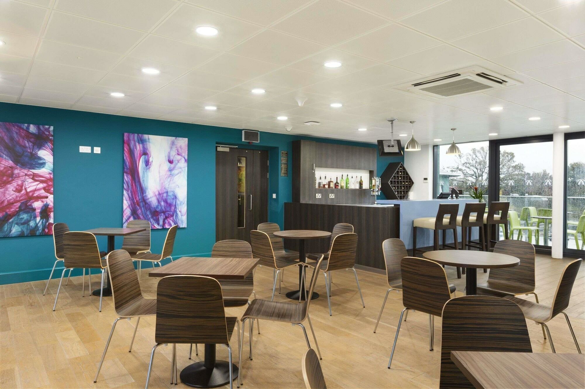 Ramada By Wyndham Cobham Hotel Cobham  Exterior photo